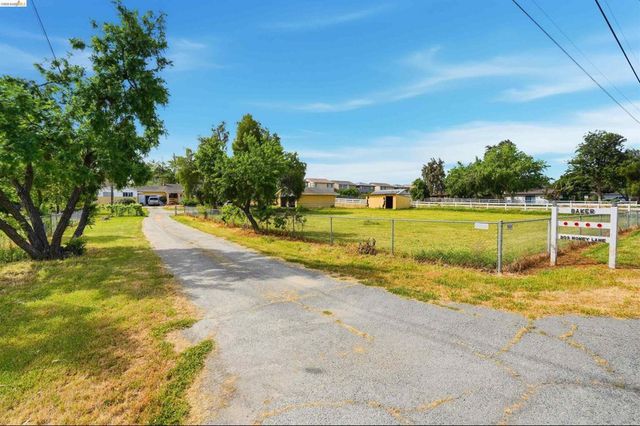 209 Honey Ln, Oakley