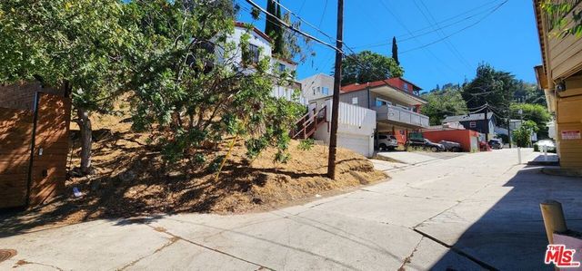 3643 Fredonia Drive, Los Angeles