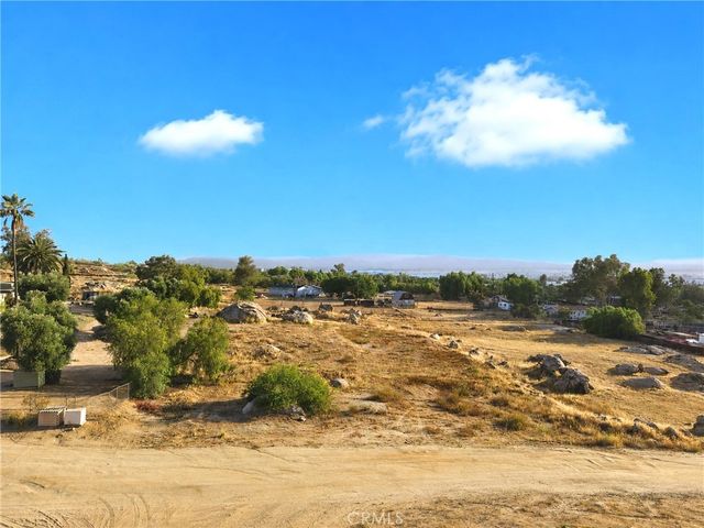 Rios Avenue, Perris