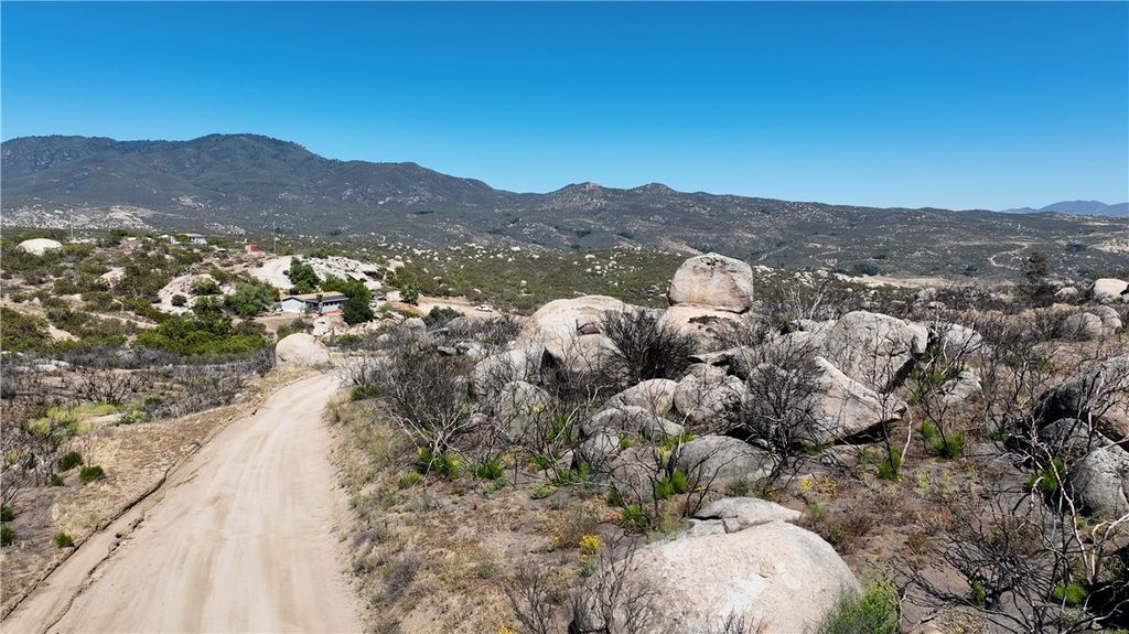 Thomas Road, Hemet