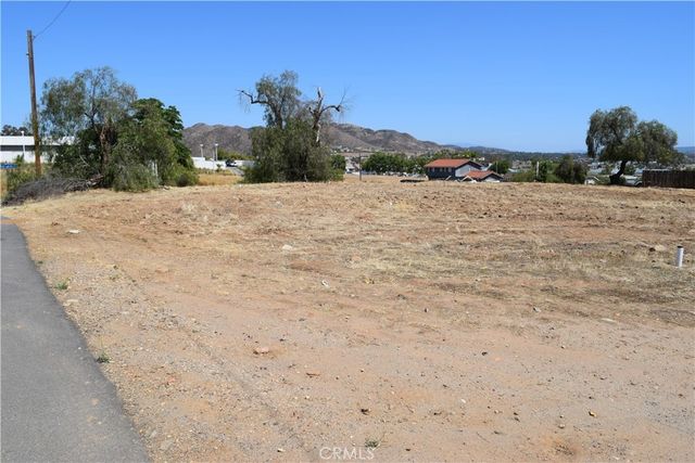 Ave 6, Lake Elsinore