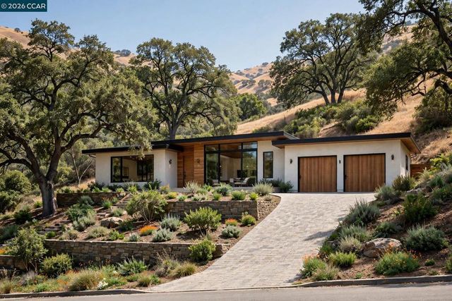 46 Oak Rd, Orinda