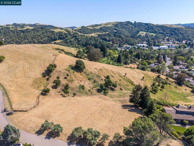 1966 Joseph Dr, Moraga