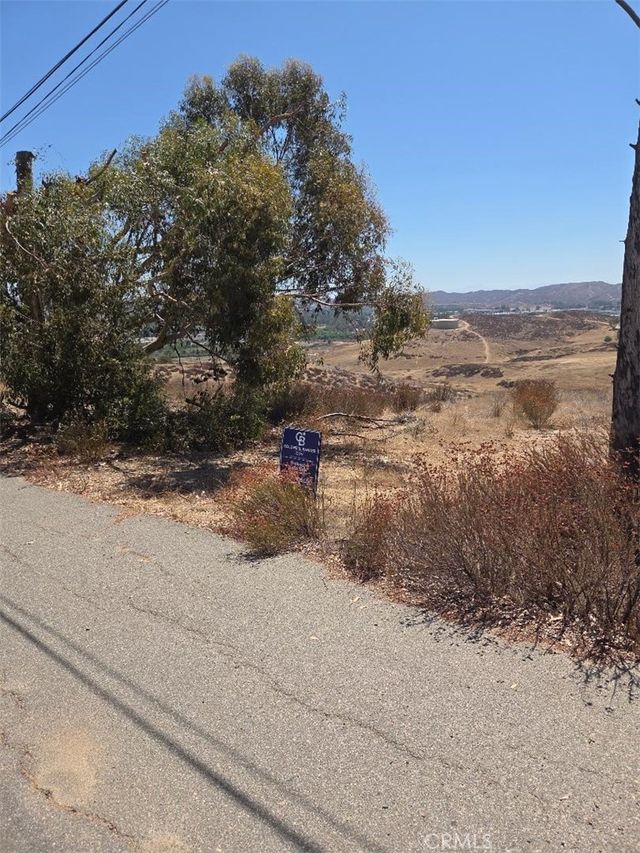 Gunder Avenue, Lake Elsinore
