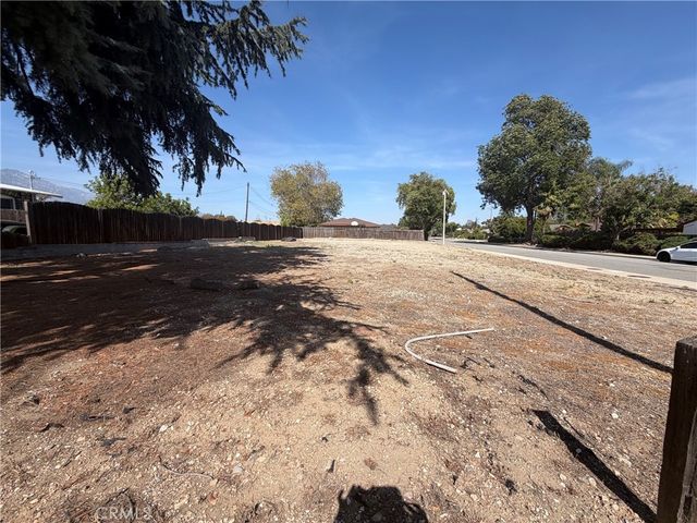 1978 N Indian Hill, Claremont