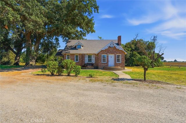 21530 Tiburico Avenue, Laton