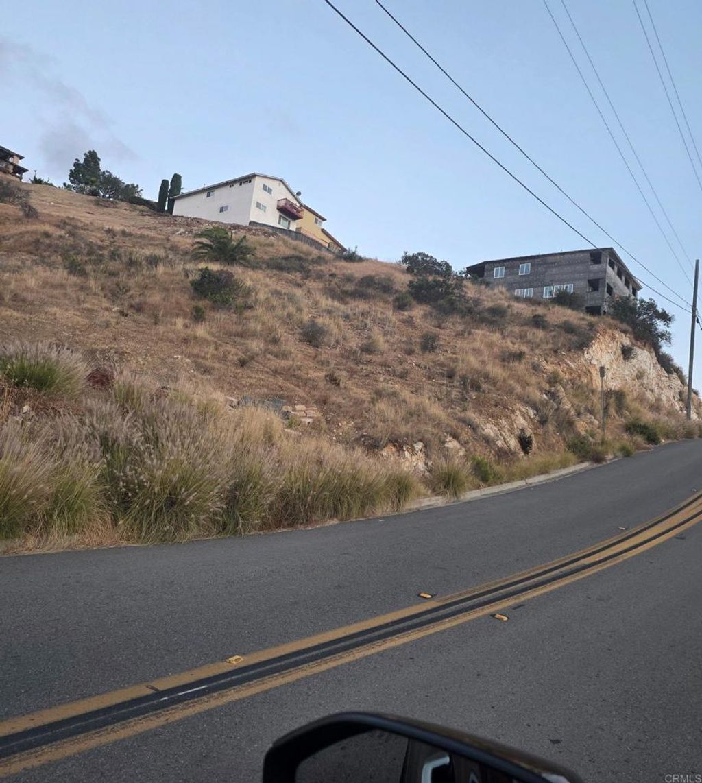 Grand Avenue, Spring Valley