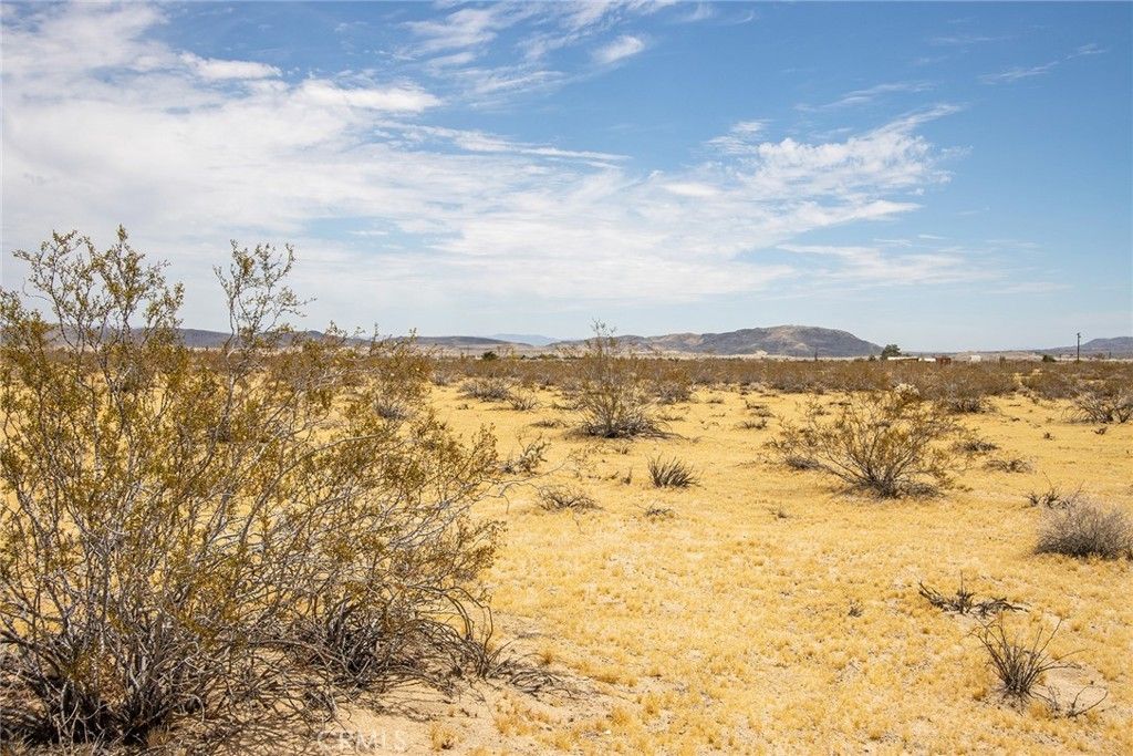 5589 Sutton Avenue, Joshua Tree
