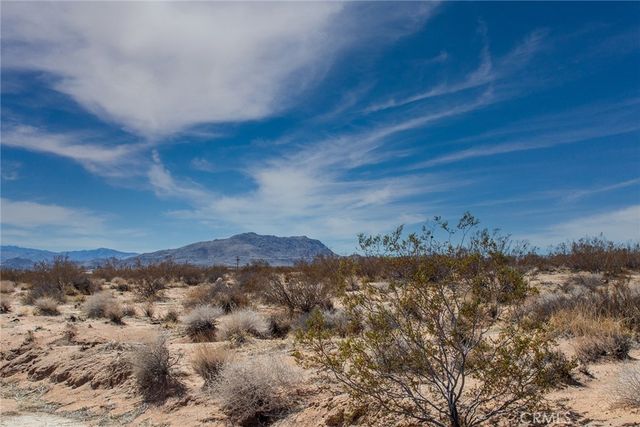 3374 Sunny Hill, Joshua Tree