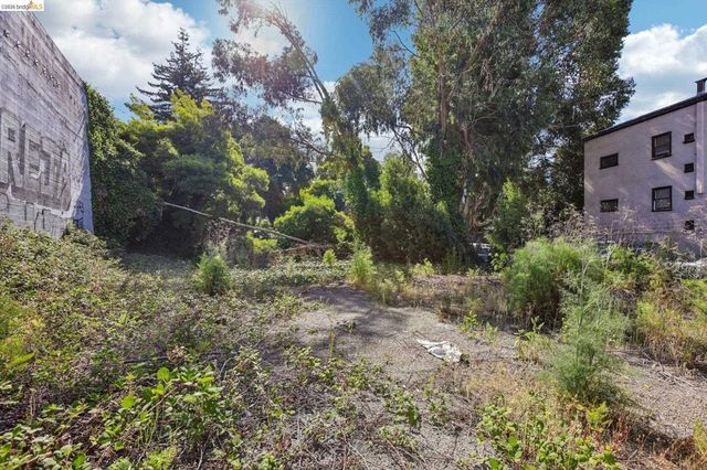 3070 Brook St, Oakland