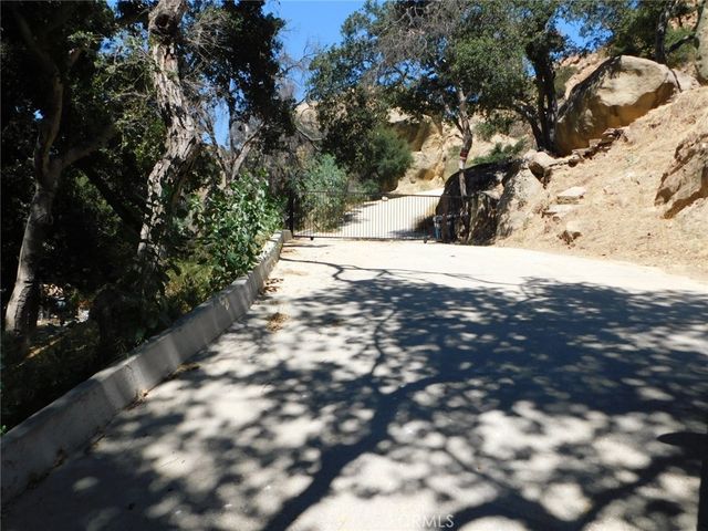 476 Box Canyon Road, West Hills
