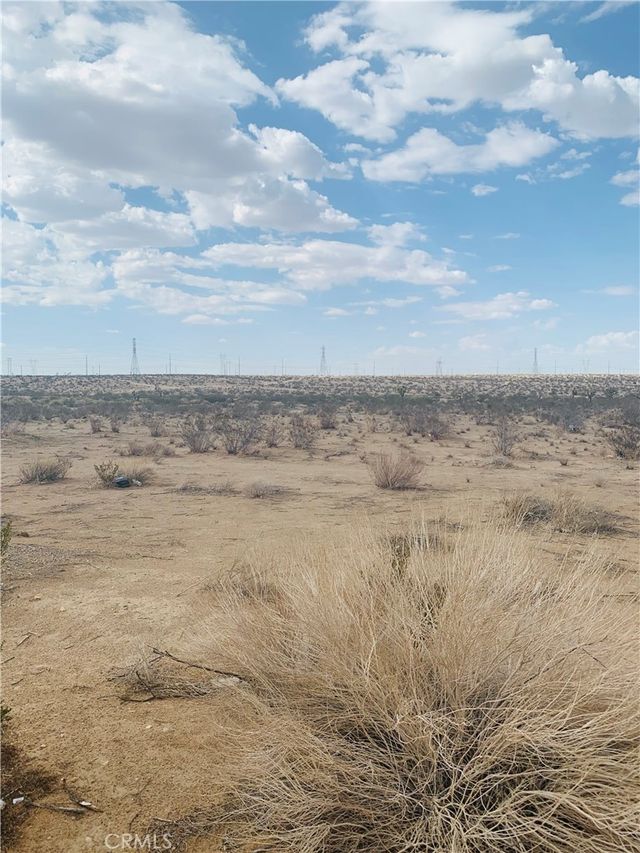 Tawney Ridge Ln, Victorville