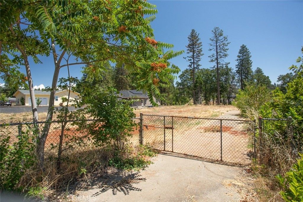 7170 Clark, Paradise