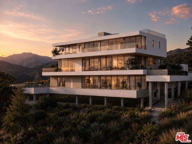 1510 N Tigertail Road, Los Angeles
