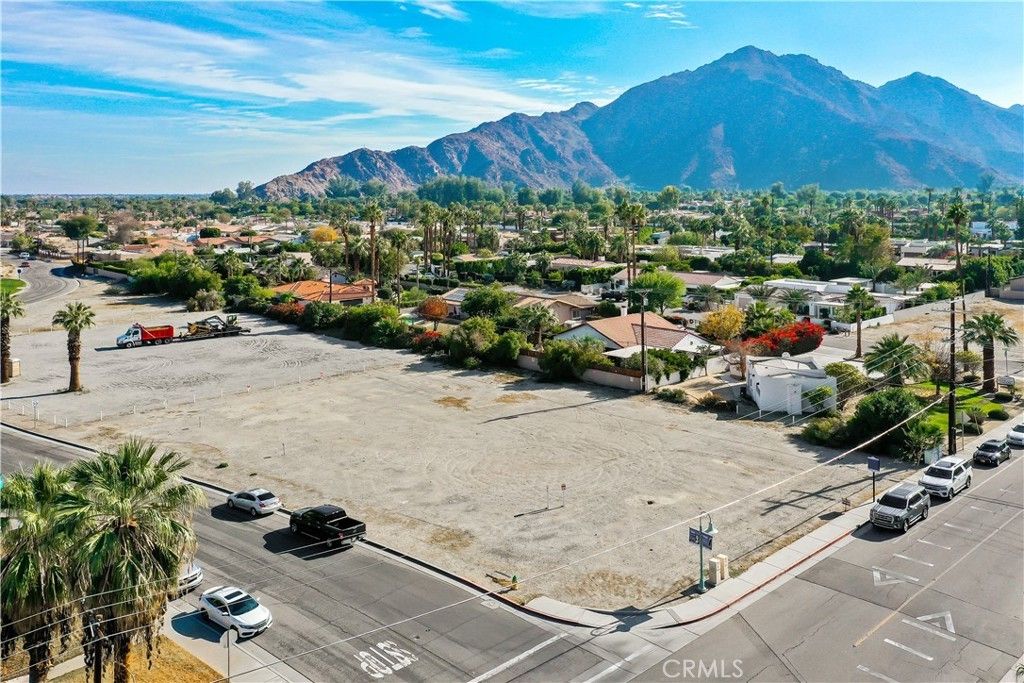Avenida La Fonda, La Quinta