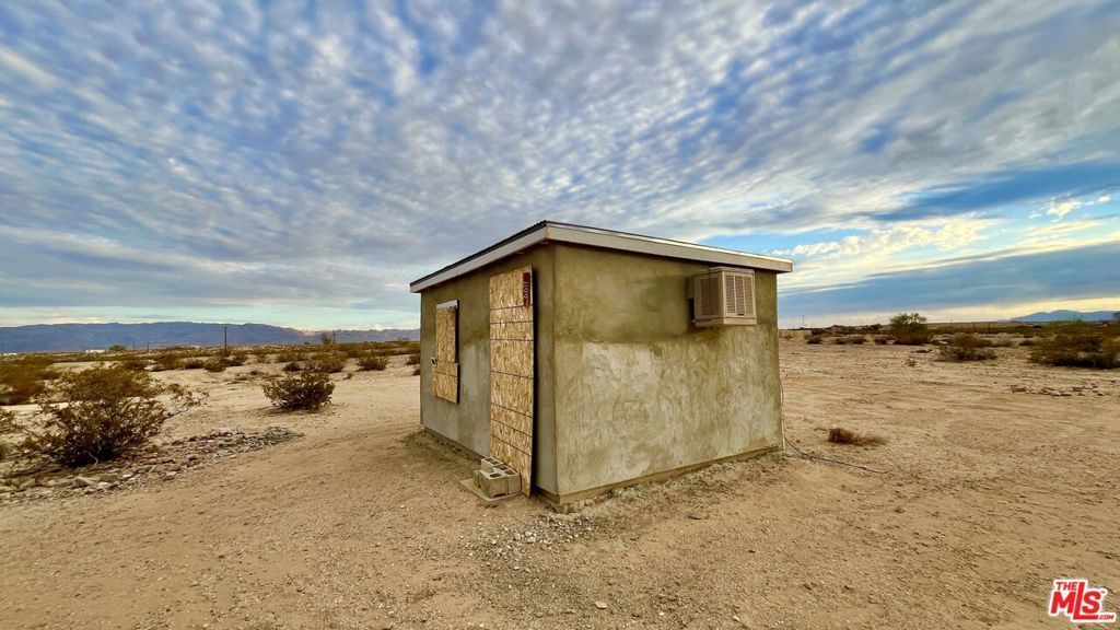 660 High Noon Road, Twentynine Palms