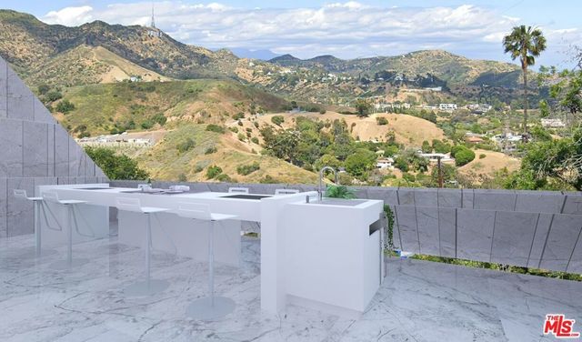 6911 Cahuenga Park Trail, Los Angeles