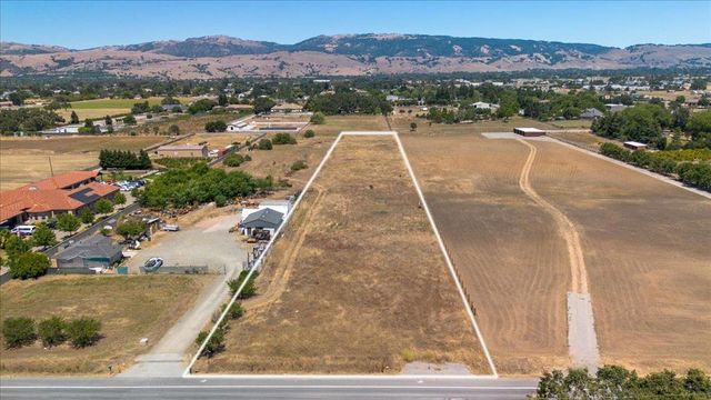 12950 Santa Teresa Boulevard, San Martin
