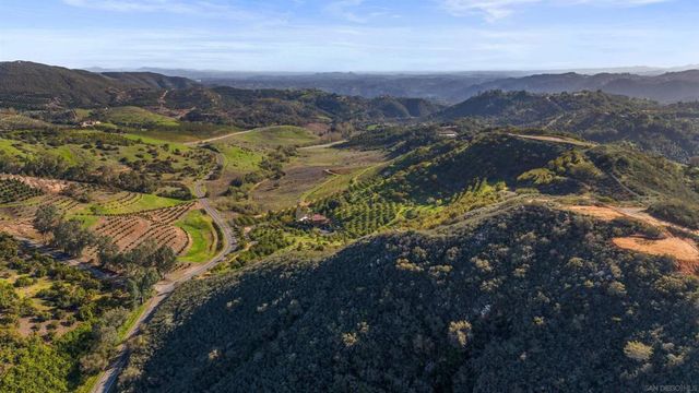 555 Calle Jardin, Temecula