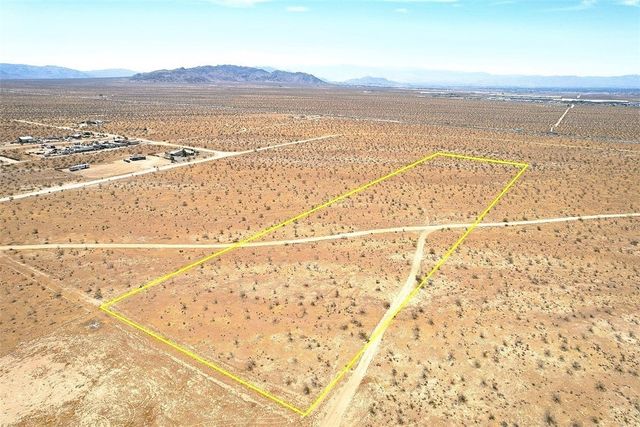 25 Dachshund Avenue, Apple Valley