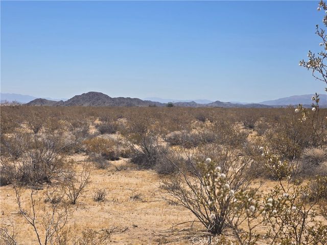 1577 Mcgarry Road, Joshua Tree