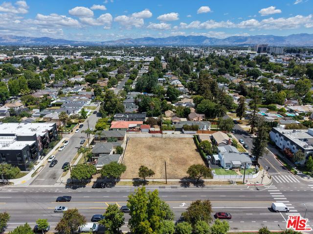 14715 Burbank Boulevard, Los Angeles