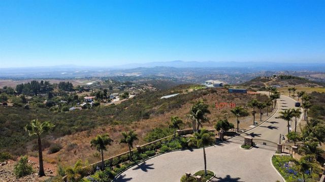 2220 Panoramic Dr., Vista