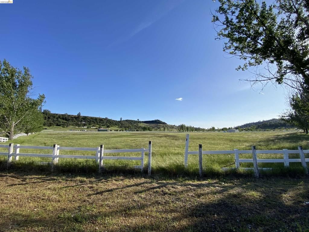 19144 Rawhide Road, Jamestown