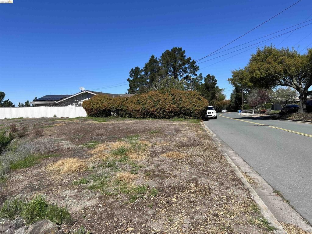 82 Zander Dr, Orinda