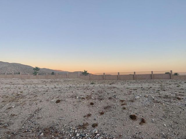 E Summit Pass, Desert Hot Springs