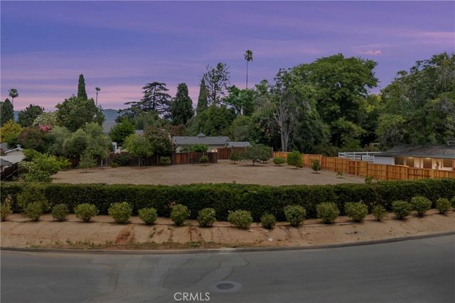 Elm, Redlands