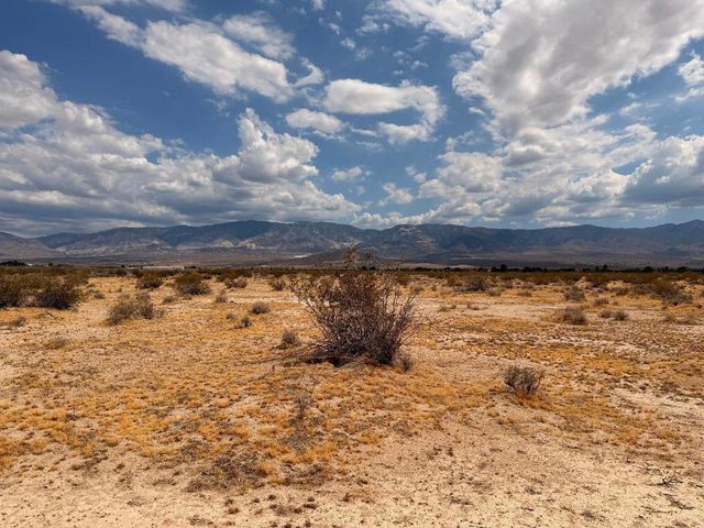 40 Rabbit Springs Road, Lucerne Valley