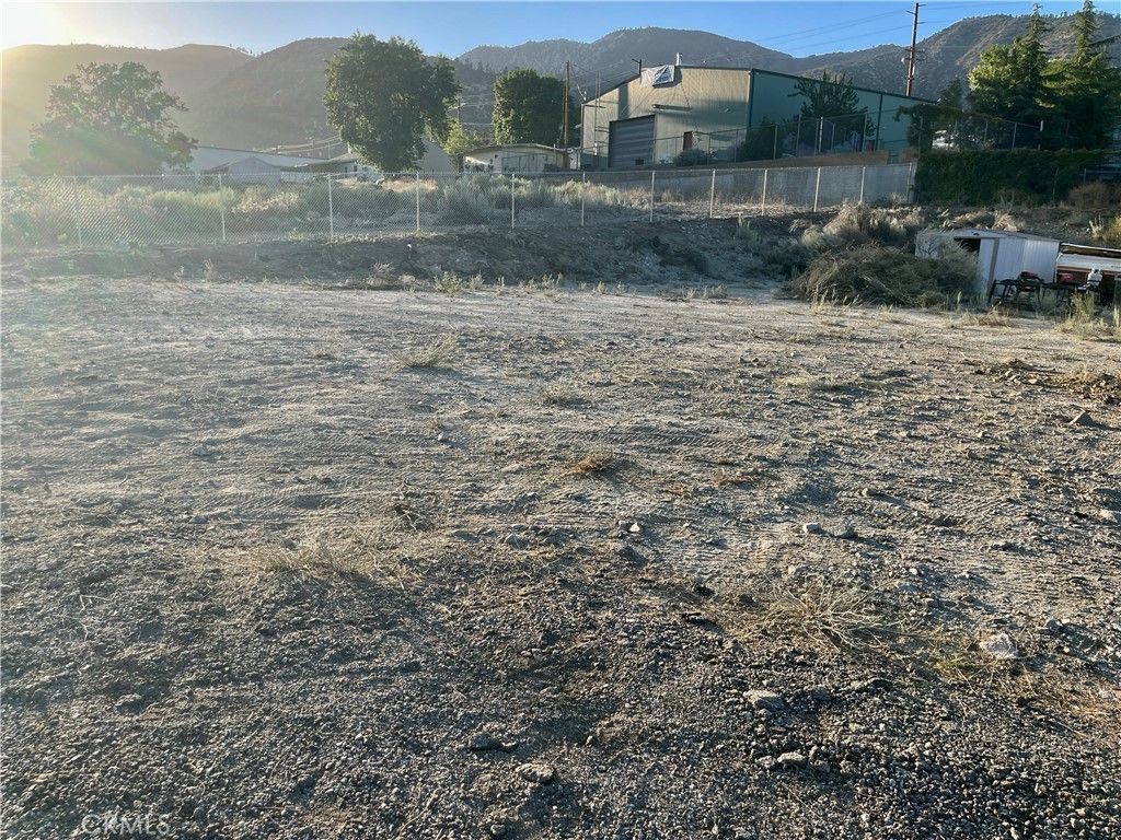 Mount Pinos Way, Lebec