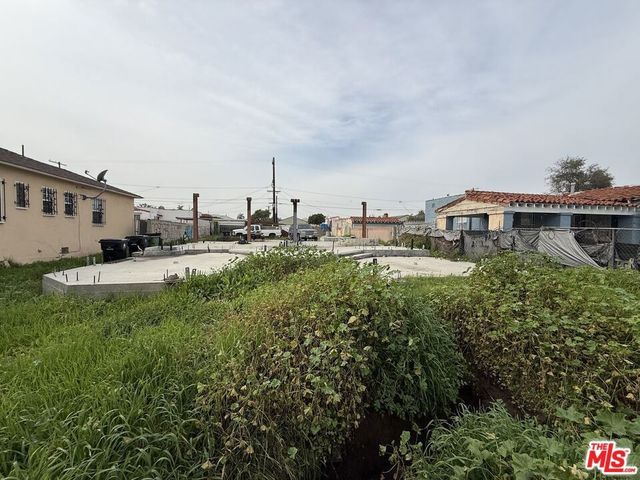 10965 S Hoover Street, Los Angeles