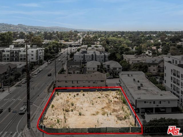 11003 Moorpark Street, Los Angeles
