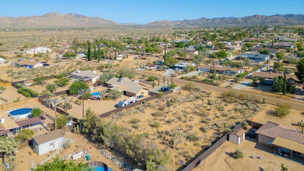 Carlyle Drive, Yucca Valley