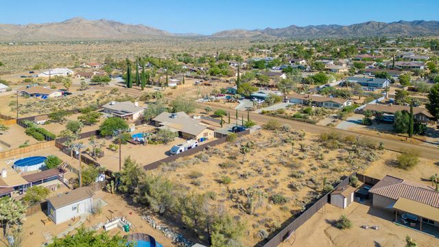 Carlyle Drive, Yucca Valley