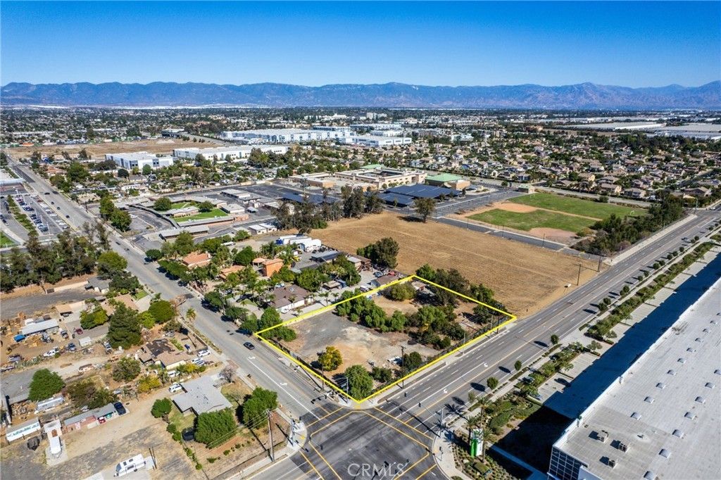 10899 Oleander Avenue, Fontana