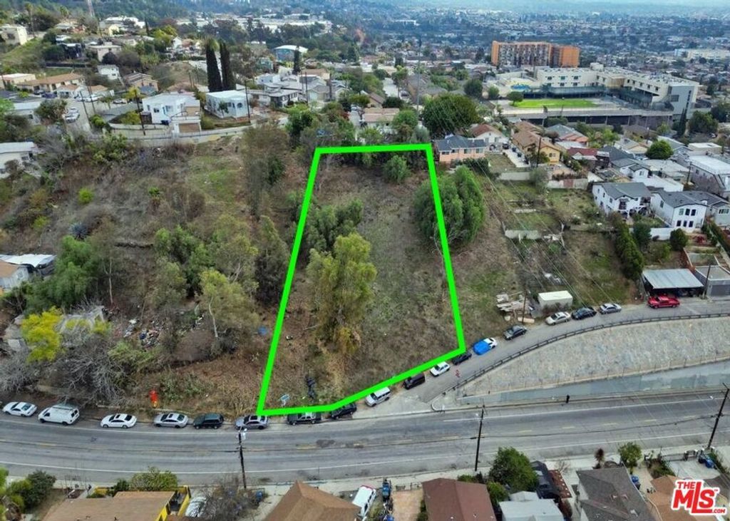 1000 N Gage Avenue, Los Angeles
