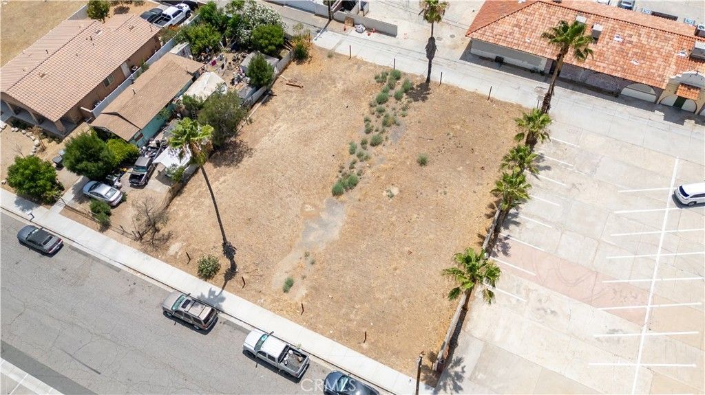 125 E 10th St, Perris