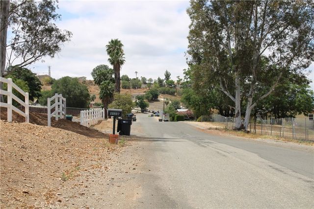 18 Avenida De Los Flores, Menifee