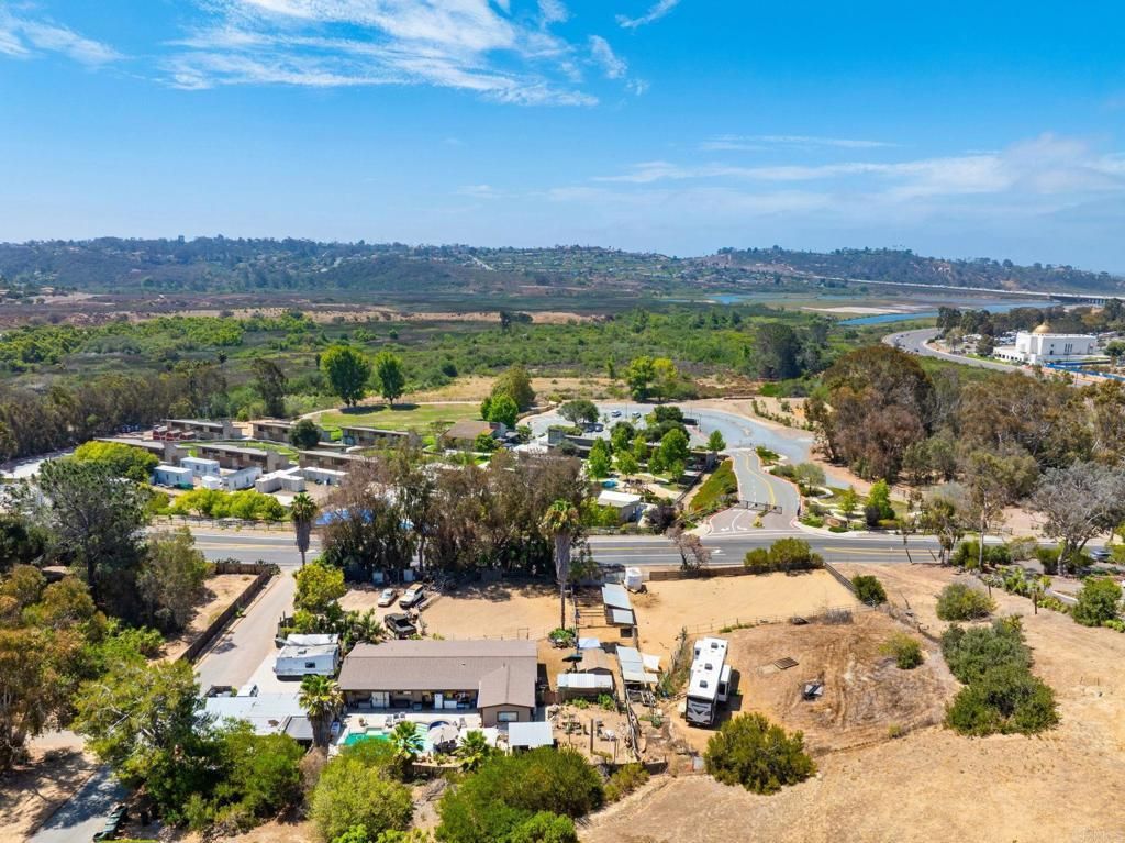 3681 Manchester Avenue, Encinitas