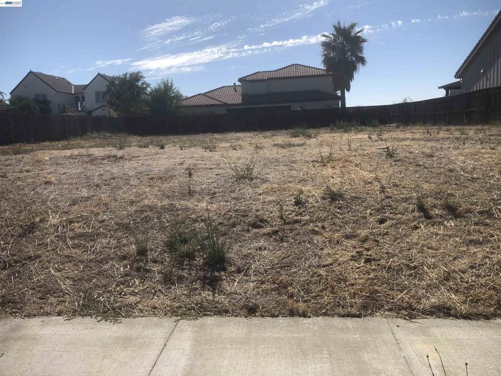 2252 Somerset Cir, Woodland