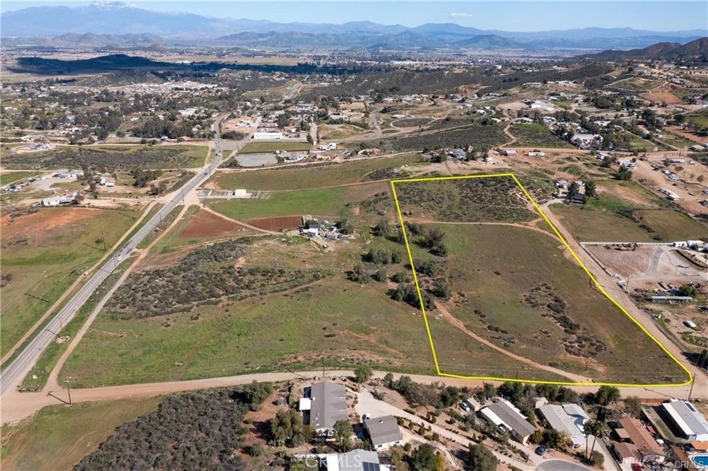 Felswood Avenue, Menifee