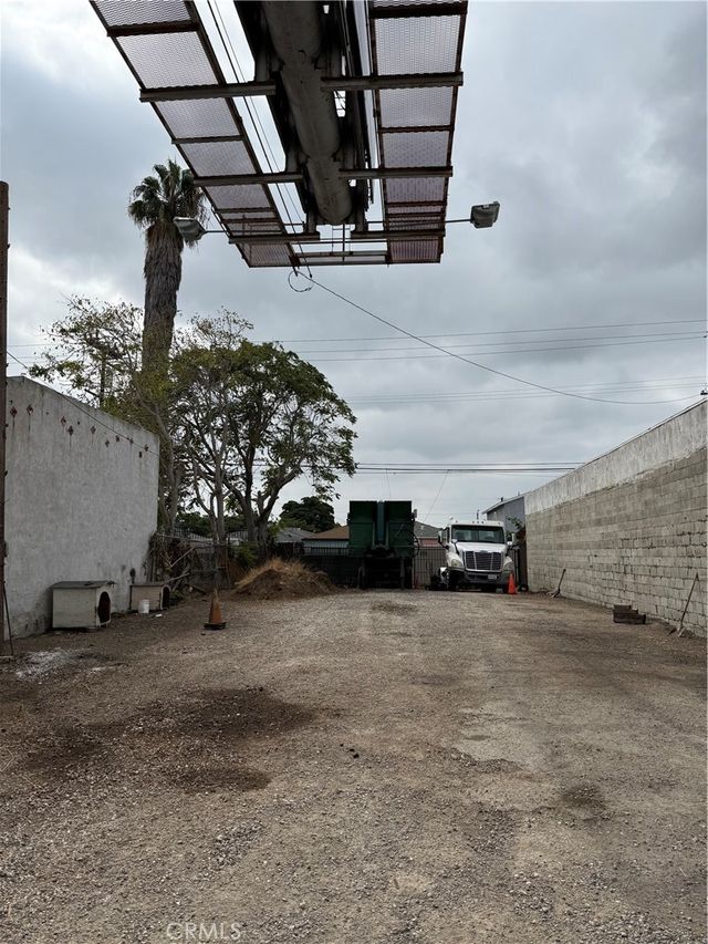 1122 E Firestone, Los Angeles