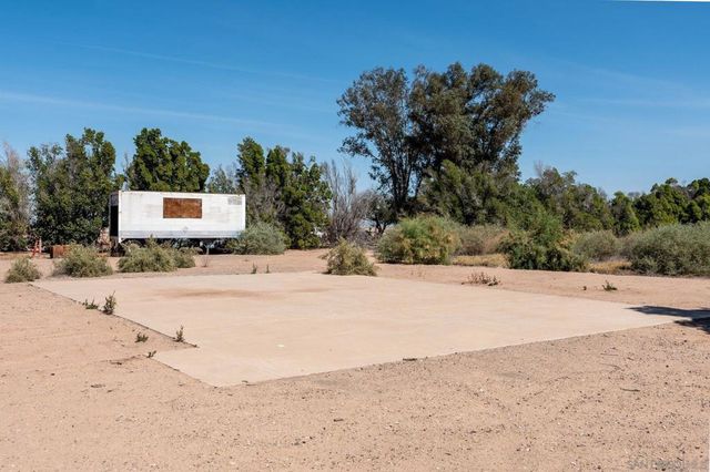 2465 Meloland Rd, El Centro