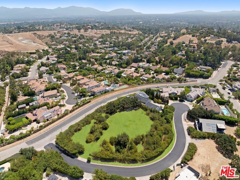 18160 Knoll Hill, Granada Hills