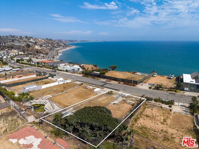 18341 Coastline Drive, Malibu
