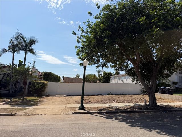 1239 N Everett, Glendale