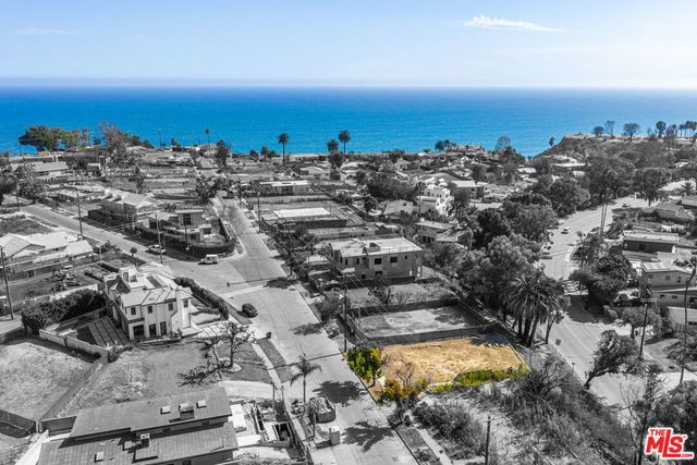515 N Las Casas Avenue, Los Angeles